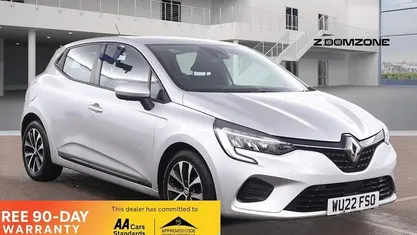 Used Renault Clio V Iconic 90 HP (66 kW) 2022 Hatchback