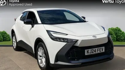 Used Toyota C-HR 140 HP (102 kW) 2024 White SUV