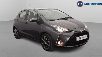 Usado Toyota Yaris Hybrid 101 CV (74 kW) 2019 Gris Utilitario