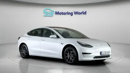 Used Tesla Model 3 Standard Range Plus 239 kW (325 HP) 2020 White Sedan