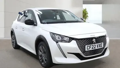 Used Peugeot e-208 Allure+ 100 kW (136 HP) 2022 White Hatchback
