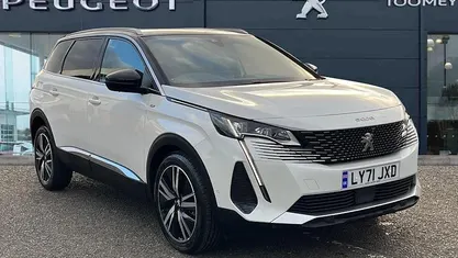 White Used 2022 Peugeot 5008 Premium MPV | £23,250 (Fair price)