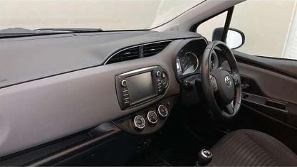 Begagnad Toyota Yaris 111 HK (81 kW) 2018 Blå Halvkombi