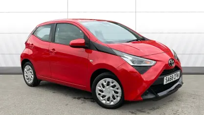 Used Toyota Aygo X-play 72 HP (52 kW) 2018 Red Hatchback