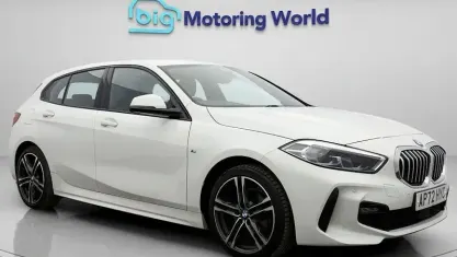 Begagnad BMW 118 M Sport 136 HK (100 kW) 2023 Vit Halvkombi
