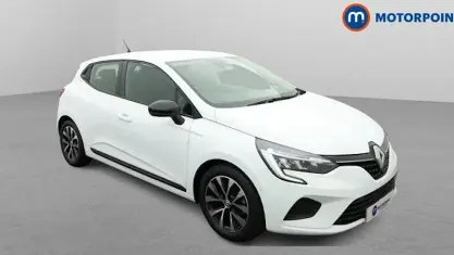 Used Renault Clio Evolution 145 HP (106 kW) 2023 White Hatchback