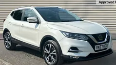 White Used 2017 Nissan Qashqai N-Connecta SUV | £8,630 (Fair price)