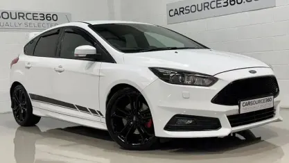 Used Ford Focus ST 185 HP (136 kW) 2016 White Hatchback