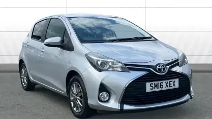 Used Toyota Yaris 99 HP (72 kW) 2016 Silver Hatchback