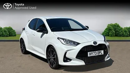 Used Toyota Yaris Hybrid Sport 116 HP (85 kW) 2023 Platinum white Hatchback