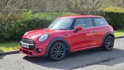 Usado Mini ONE Hatch 102 HP (75 kW) 2017 Vermelho Citadino