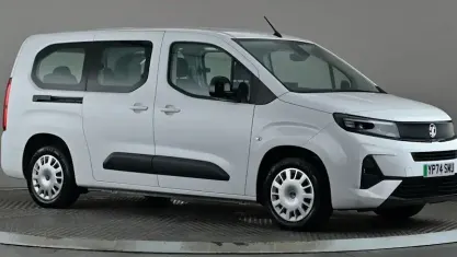 Used Vauxhall Combo Design Edition 100 kW (136 HP) 2026 MPV