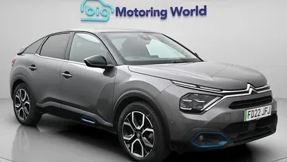 Begagnad Citroën e-C4 Shine 100 kW (136 HK) 2022 Halvkombi