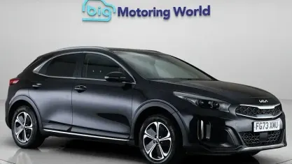 Usado Kia XCeed 141 HP (103 kW) 2023 Preto SUV