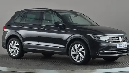 Begagnad VW Tiguan Life 131 HK (96 kW) 2022 Grå SUV