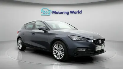 Używany Seat Leon SE Dynamic 131 KM (96 kW) 2023 Szary Hatchback