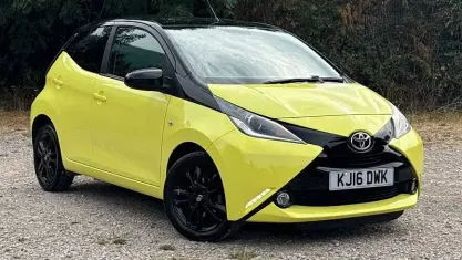 Used Toyota Aygo X-cite 69 HP (50 kW) 2016 Yellow Hatchback