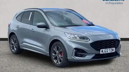 Käytetty Ford Kuga ST-Line 190 HP (139 kW) 2022 Hopea Katumaasturi