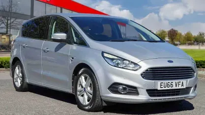 Begagnad Ford S-MAX Titanium 150 HK (110 kW) 2018 Minibuss