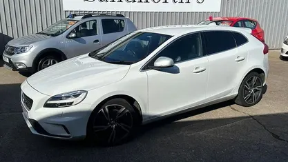 Used Volvo V40 R-Design 152 HP (111 kW) 2018 White Hatchback