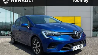 Used Renault Clio Iconic 90 HP (66 kW) 2022 Hatchback