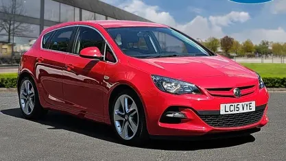 Used Vauxhall Astra Edition 116 HP (85 kW) 2015 Red Hatchback