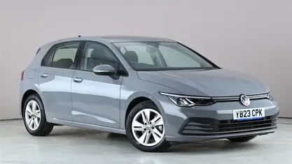 Second-hand VW Golf VIII Life 131 CP (96 kW) 2023 Gri Hatchback