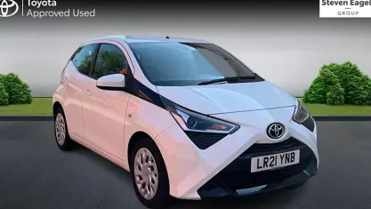 Second-hand Toyota Aygo X-play 72 CP (52 kW) 2021 Hatchback