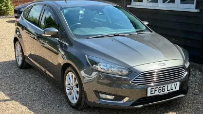 Used Ford Focus Titanium 125 HP (91 kW) 2016 Grey Hatchback