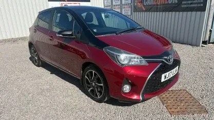 Second-hand Toyota Yaris Design 99 CP (72 kW) 2016 Roșu Hatchback