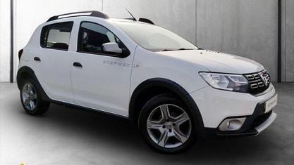 Używany Dacia Sandero Lauréate 90 KM (66 kW) 2017 Biały Hatchback
