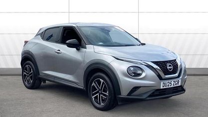 Usado Nissan Juke N-Connecta 114 HP (83 kW) 2025 Prateado SUV