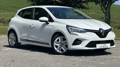 Used Renault Clio Play 72 HP (52 kW) 2020 White Hatchback