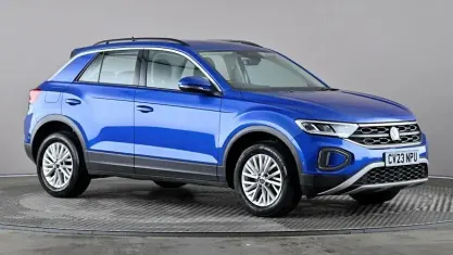 Begagnad VW T-Roc Life 110 HK (80 kW) 2023 Blå SUV