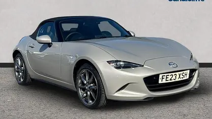 Usado Mazda MX5 Exclusive-Line 184 HP (135 kW) 2023 Prateado Cabrios