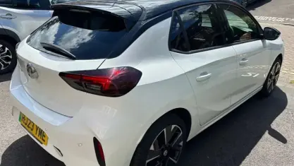 Used Vauxhall Corsa-e 100 kW (136 HP) 2023 White Hatchback