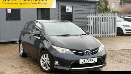 Used Toyota Auris 99 HP (72 kW) 2013 Hatchback