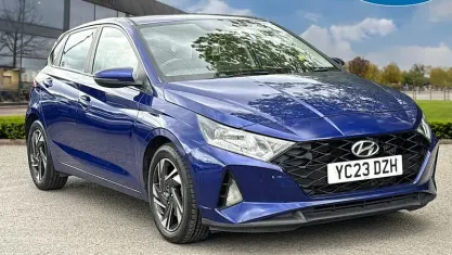 Używany Hyundai i20 SE 101 KM (74 kW) 2023 Niebieski Hatchback