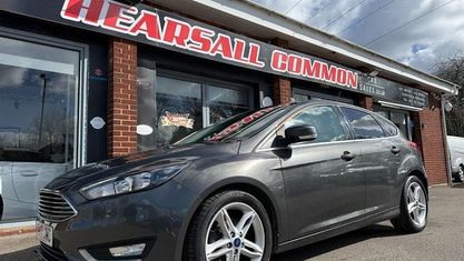 Usado Ford Focus Titanium 120 HP (88 kW) 2017 Cinzento Citadino
