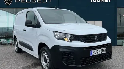 Używany Peugeot Partner Premium 102 KM (75 kW) 2023 Biały Minivan