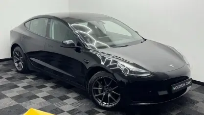 Używany Tesla Model 3 Standard Range Plus 180 kW (245 KM) 2021 Czarny Sedan/Limuzyna