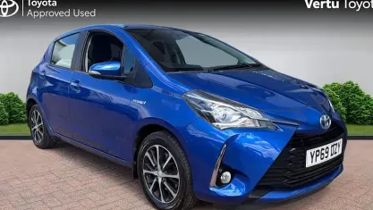Used Toyota Yaris Hybrid 101 HP (74 kW) 2019 Blue Hatchback