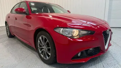 Used Alfa Romeo Giulia Super 200 HP (147 kW) 2019 Red Sedan