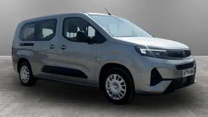 Used Vauxhall Combo Design Edition 100 kW (136 HP) 2026 MPV