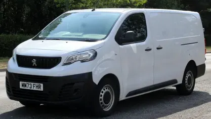 Used Peugeot Expert Premium 144 HP (105 kW) 2023 White Van