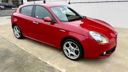 Begagnad Alfa Romeo Giulietta 120 HK (88 kW) 2019 Halvkombi