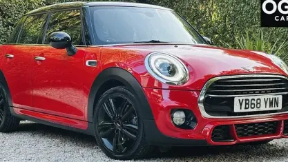 Used Mini Cooper Hatch 136 HP (100 kW) 2018 Red Hatchback