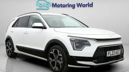 Używany Kia Niro 141 KM (103 kW) 2023 Biały SUV