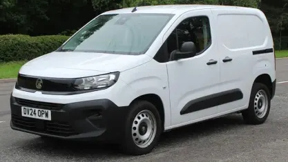 Used Vauxhall Combo S 102 HP (75 kW) 2024 White MPV