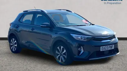 Usado Kia Stonic 100 HP (73 kW) 2023 Cinzento SUV